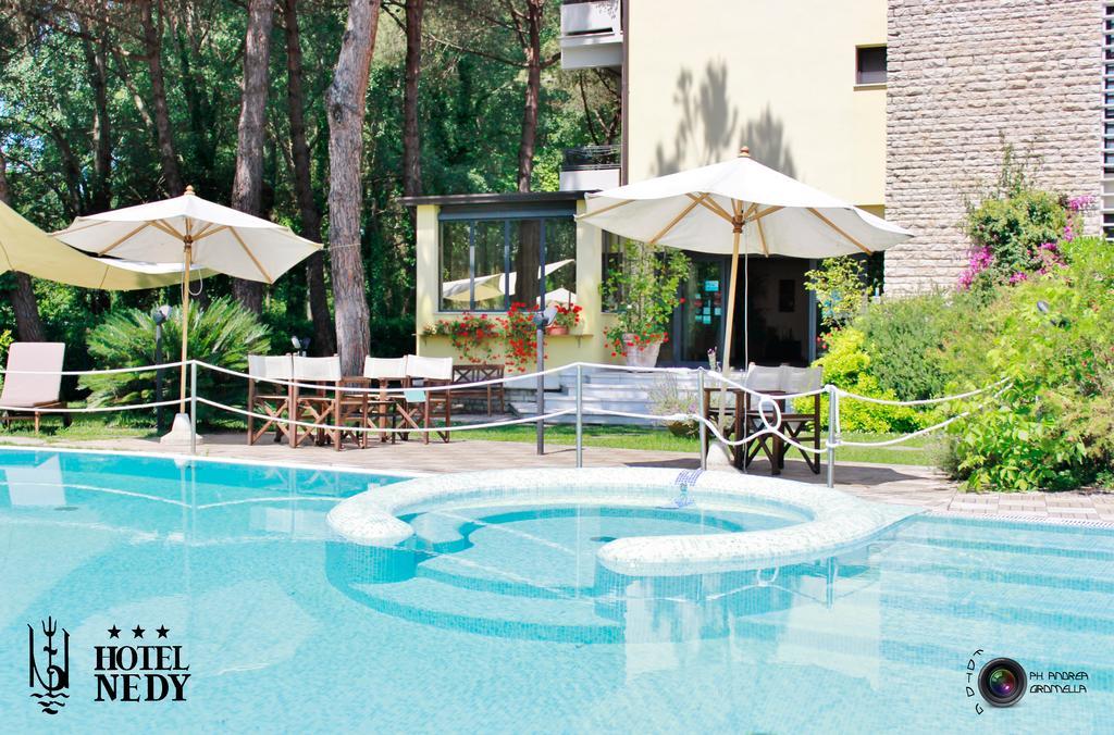 Hotel Nedy Marina di Massa Exterior foto